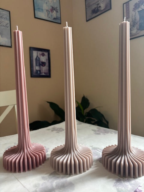 СВЕЩ С ШИРОКА ОСНОВА