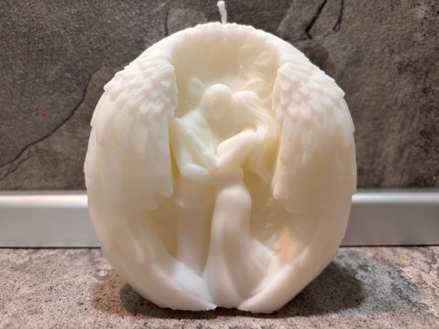 Свещ МЛАДОЖЕНЦИ С АНГЕЛСКИ КРИЛЕ