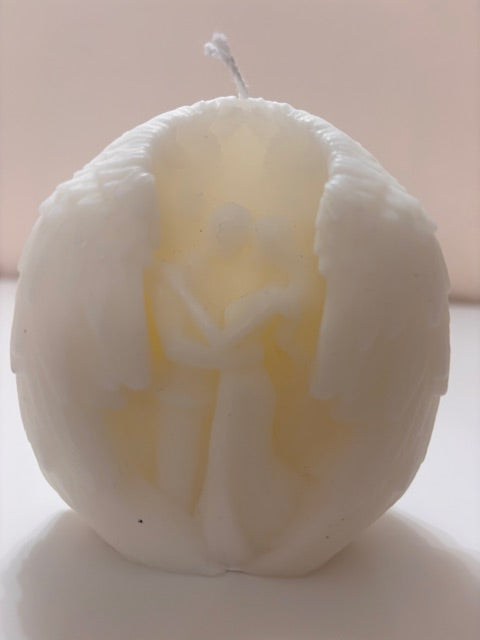 Свещ МЛАДОЖЕНЦИ С АНГЕЛСКИ КРИЛЕ