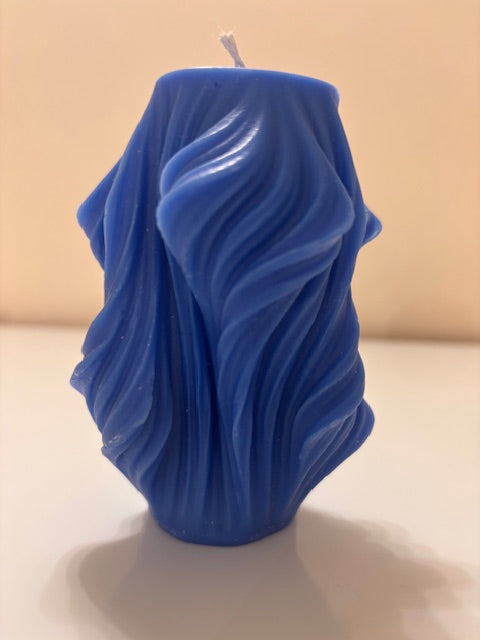 Свещ ВЪЛНООБРАЗНА С РЪБОВЕ