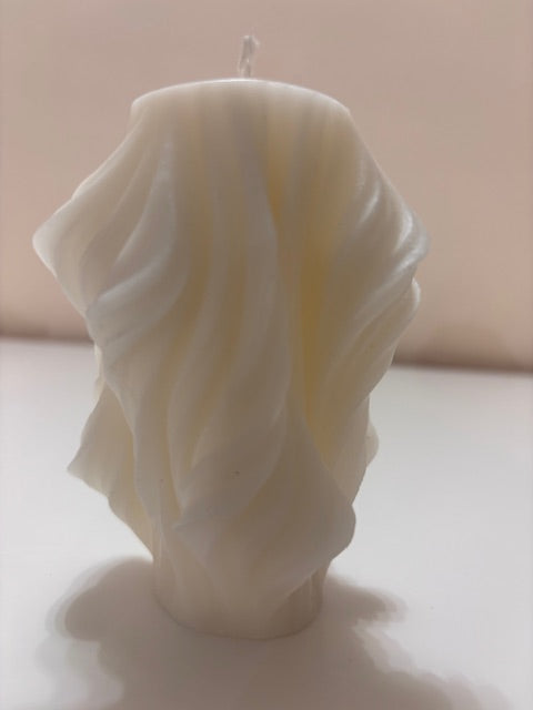 Свещ ВЪЛНООБРАЗНА С РЪБОВЕ