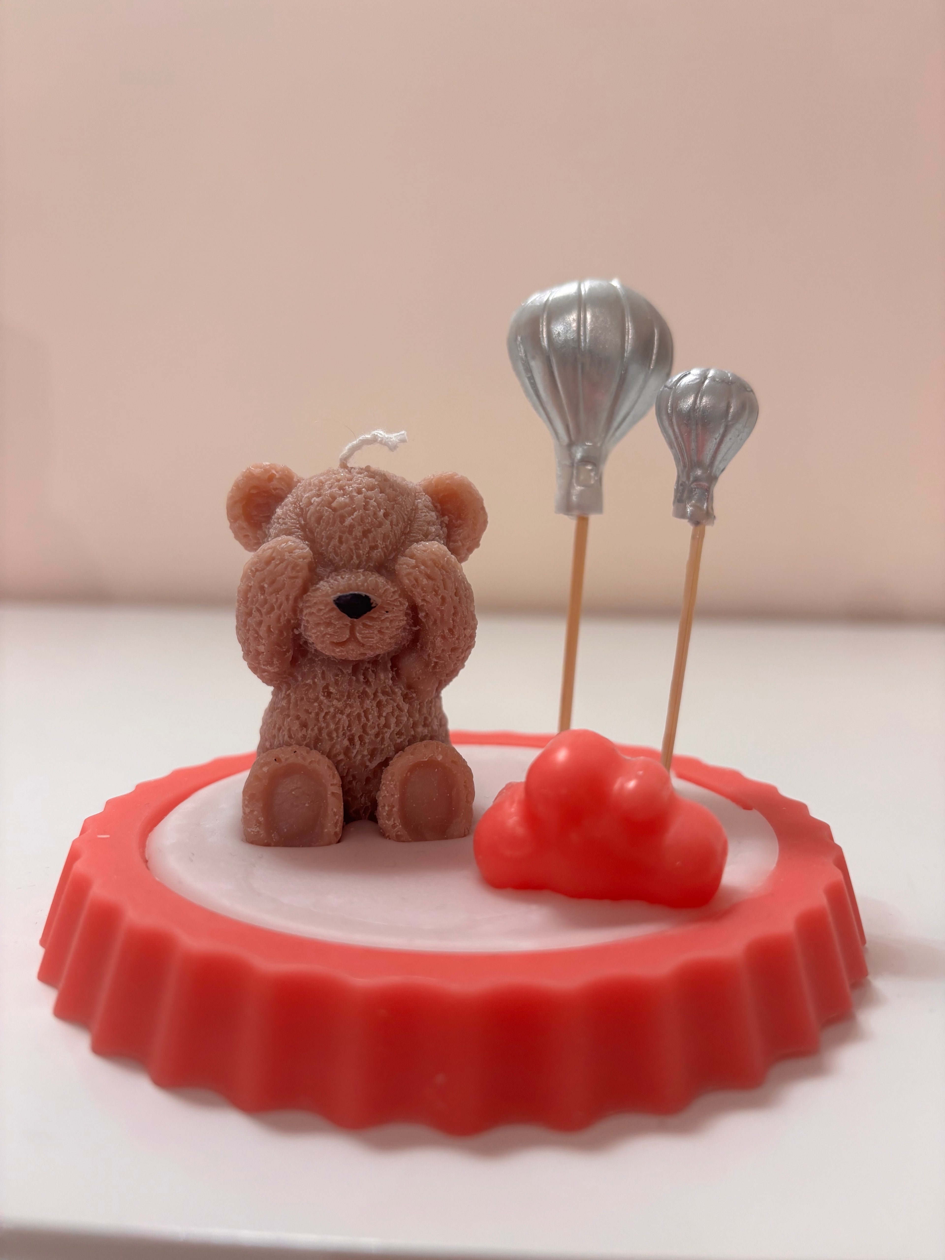 Свещ МЕЧЕ СЪС ЗАТВОРЕНИ ОЧИ С ПОДЛОЖКА